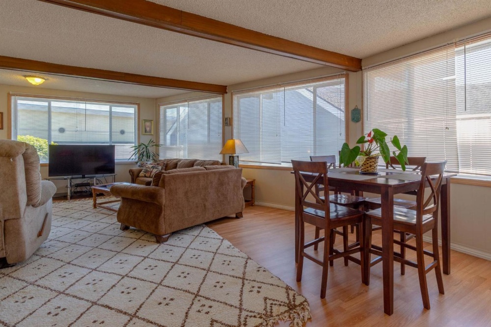 Seaside Family Retreat Main image